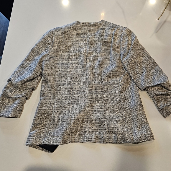 H&M gathered sleeves blazer - Picture 2 of 4